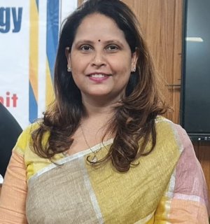 Dr astha tiwari